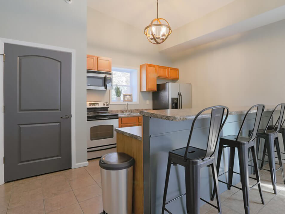 Bloomington Apartment Photos Arbors at Eastland